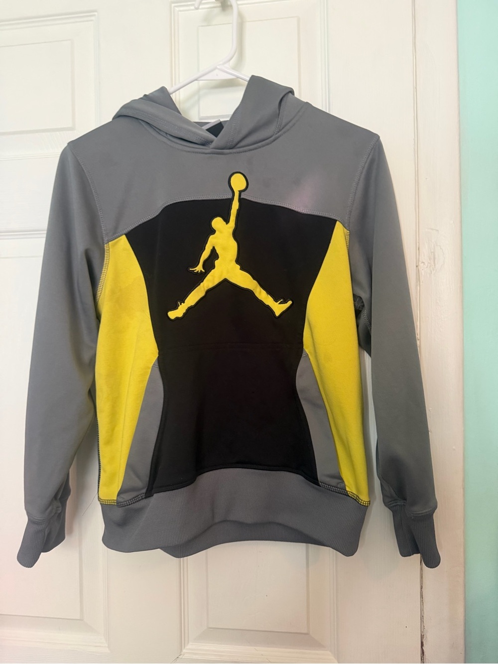 Jordan Boys L 12–13 Therma-FIT Colorblock Hoodie